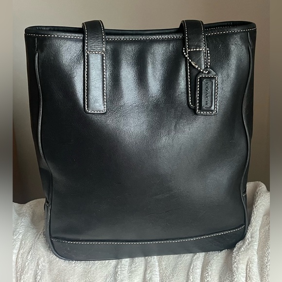 Coach Handbags - Coach black leather #D13-7776 purse